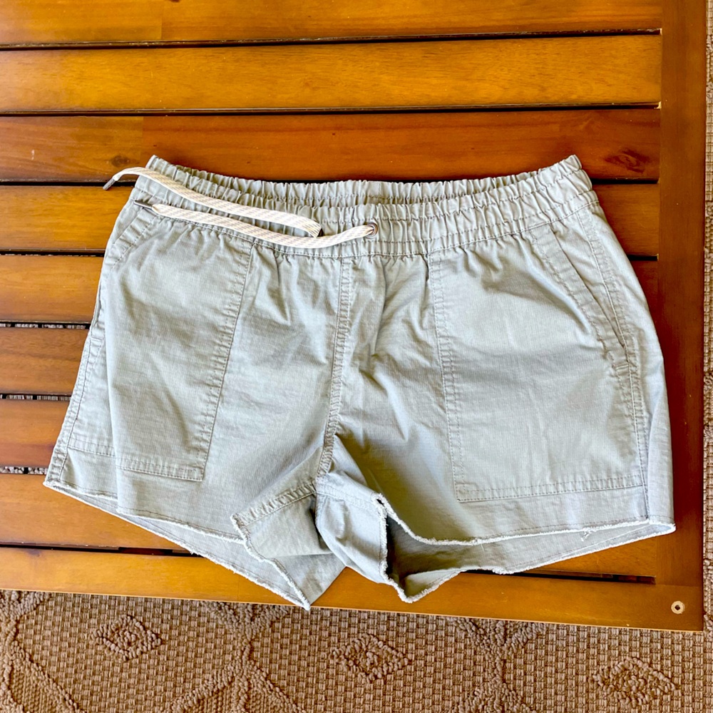 Vuori Women's Light Olive Green Cargo Shorts